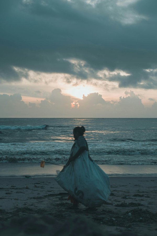 Quelles méthodes pour organiser des événements de nettoyage de plages pour sensibiliser à la pollution marine ?